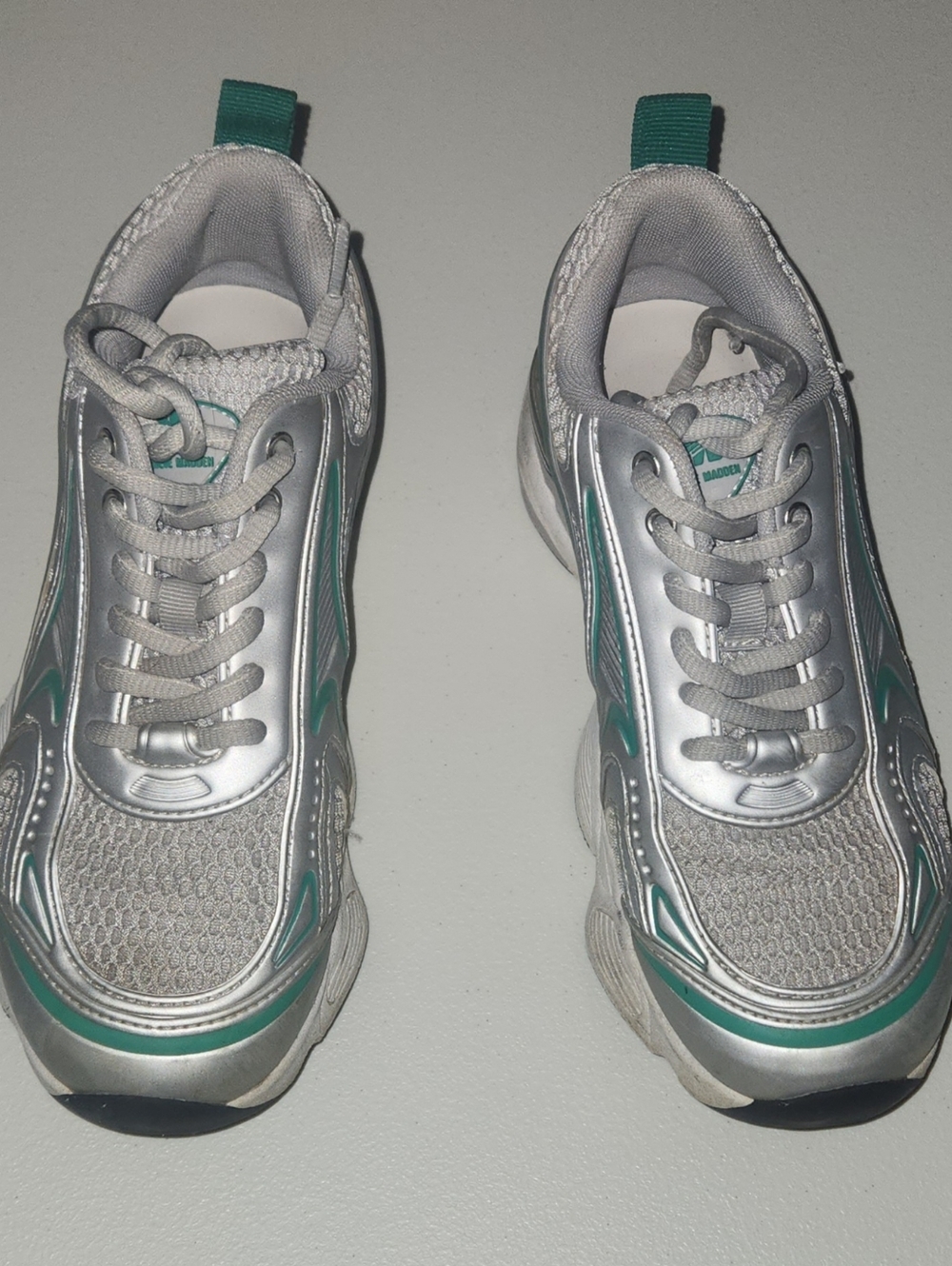 Steve Madden White and Green Athletic Sneakers Size 6.5